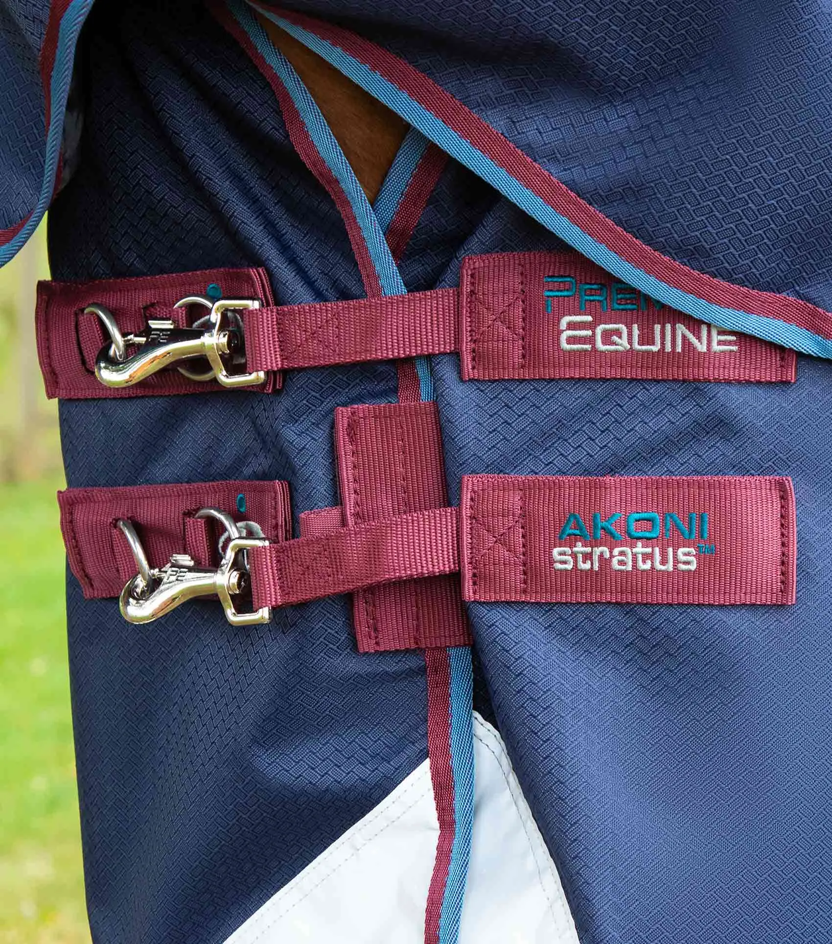 Akoni 0g Turnout Rug with Classic Neck Cover Navy