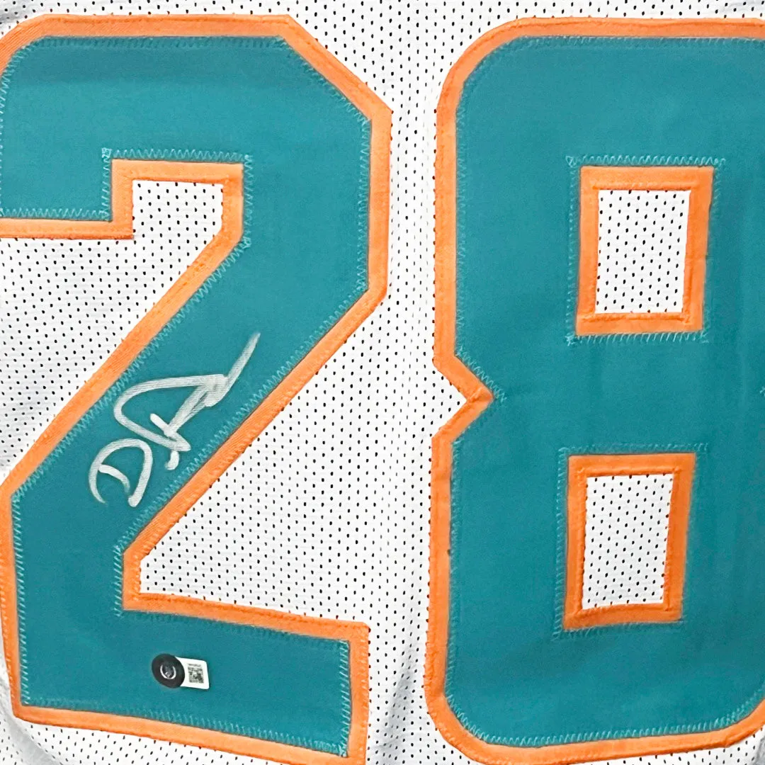 De'Von Achane Signed Miami White Football Jersey (Beckett)