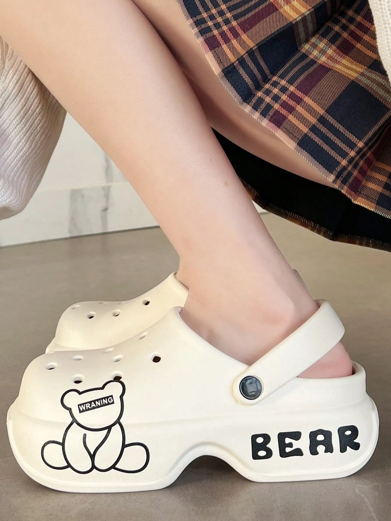 New Arrival Fashionable & Simple Bear Shaped Hollow Out Thick