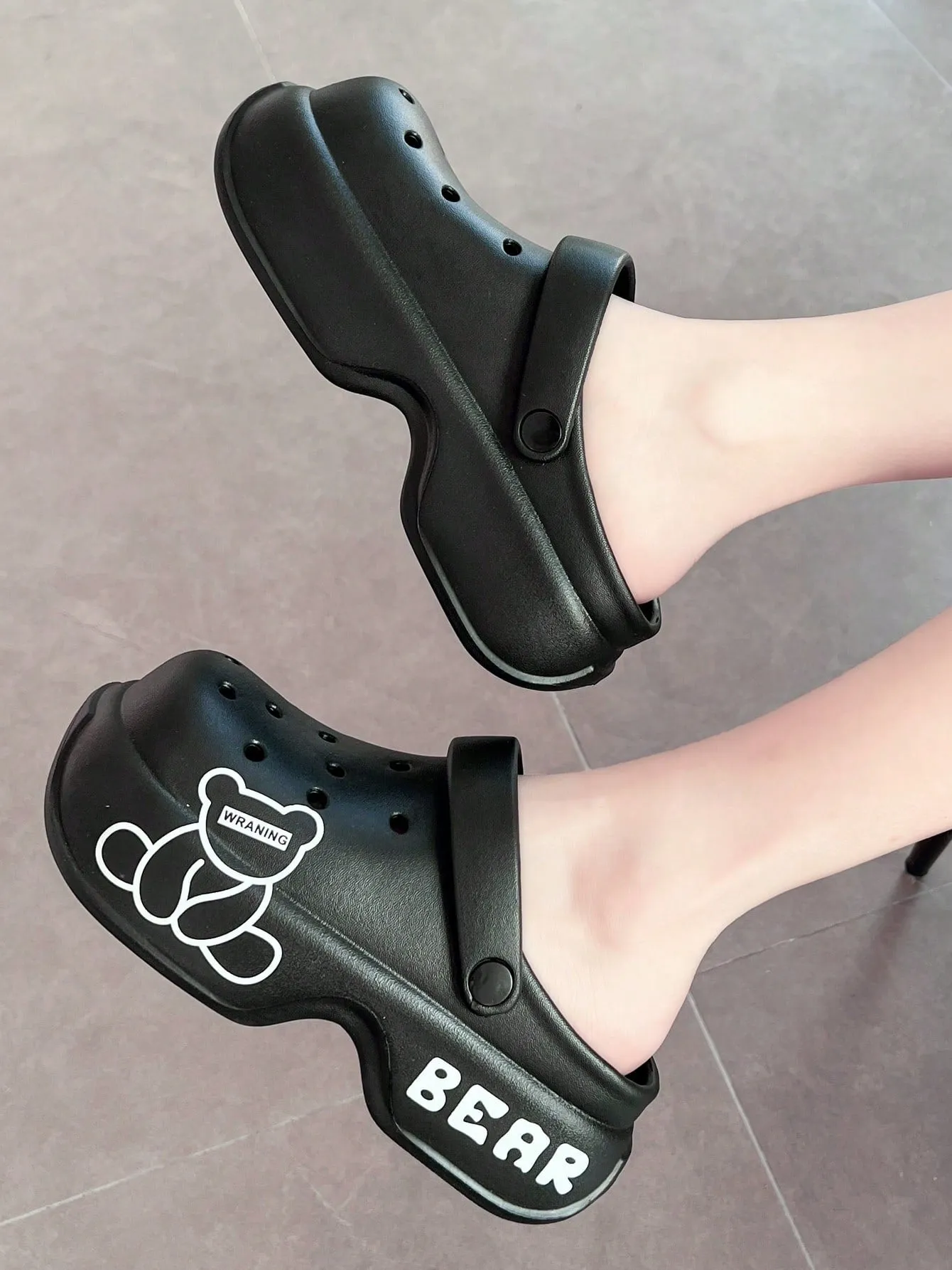 New Arrival Fashionable & Simple Bear Shaped Hollow Out Thick