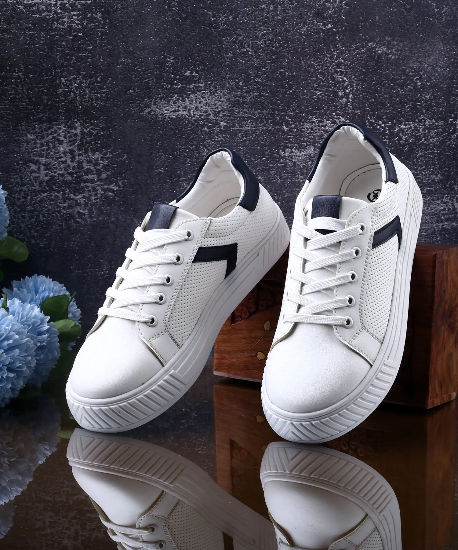 New Stylish Ladies Trendy Casual Sneakers