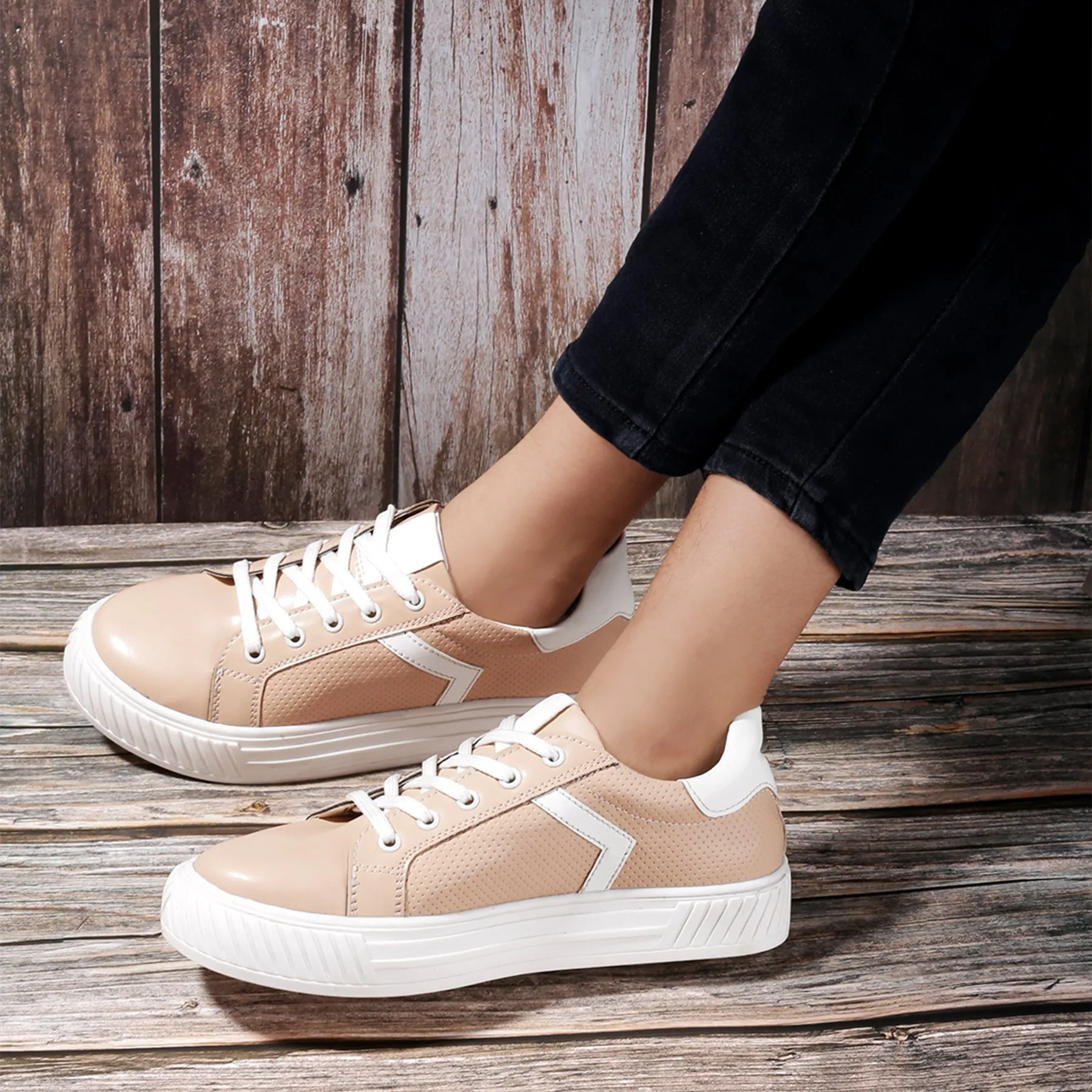 New Stylish Ladies Trendy Casual Sneakers