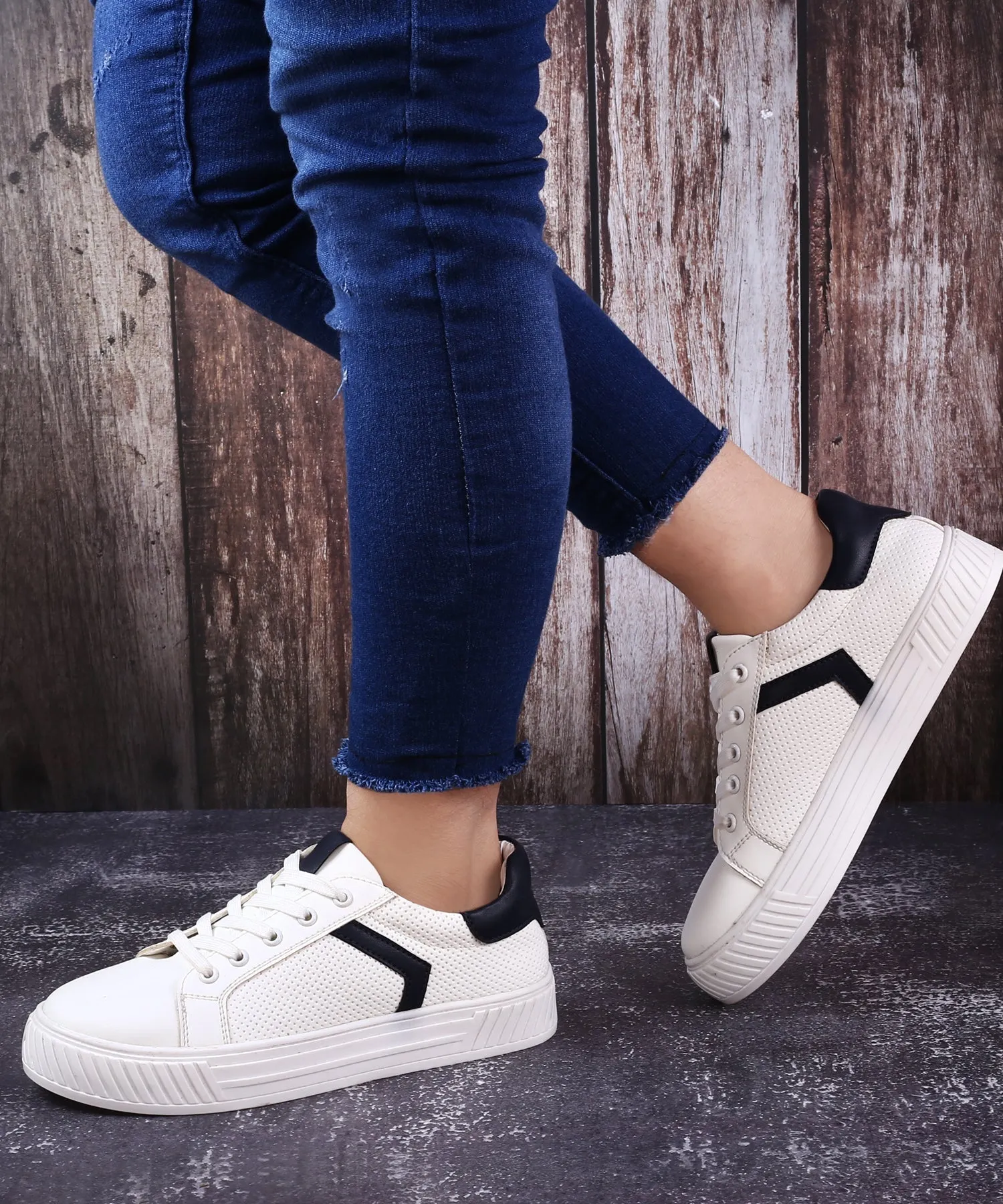 New Stylish Ladies Trendy Casual Sneakers