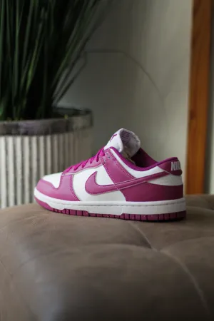 W DUNK LOW NEXT NATURE "HOT FUSCHIA"